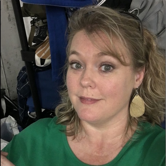 Meet your Posher, Ashley - Picture 2 of 5